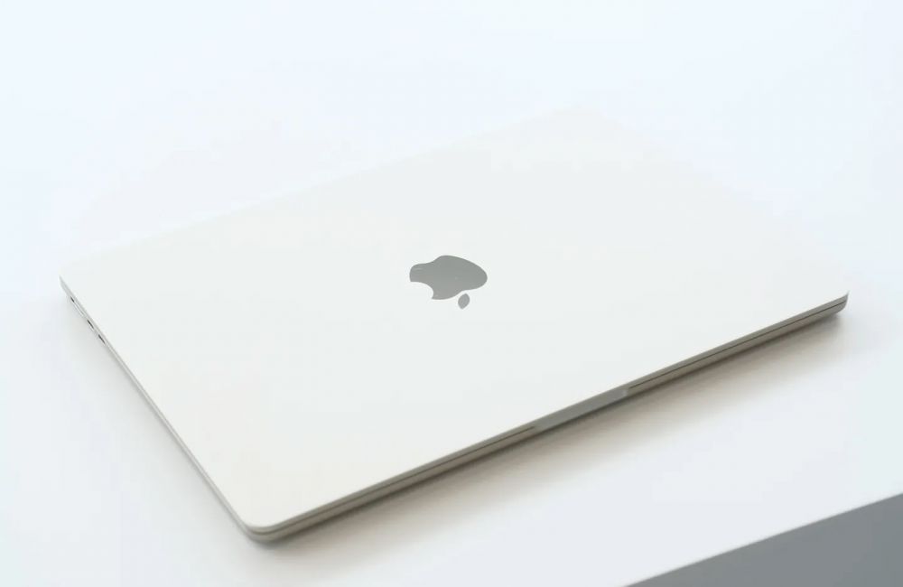 苹果15英寸MacBookAir笔记本上手