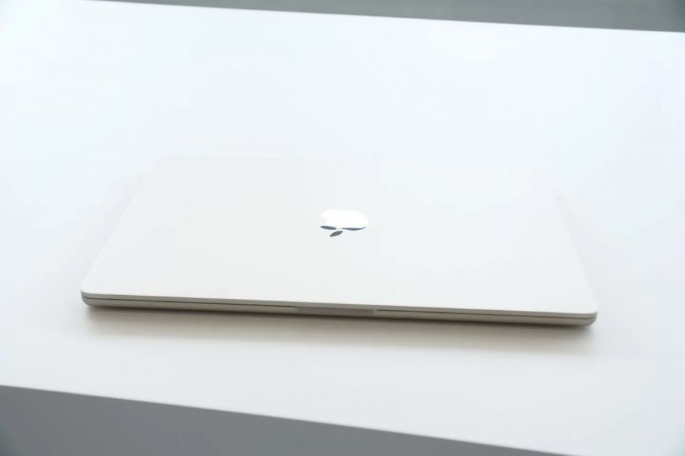 苹果15英寸MacBookAir笔记本上手