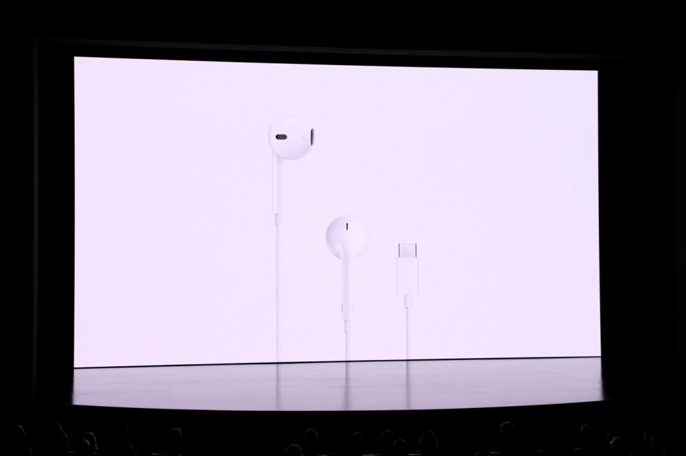 苹果发布6.1与6.7英寸15标准机型